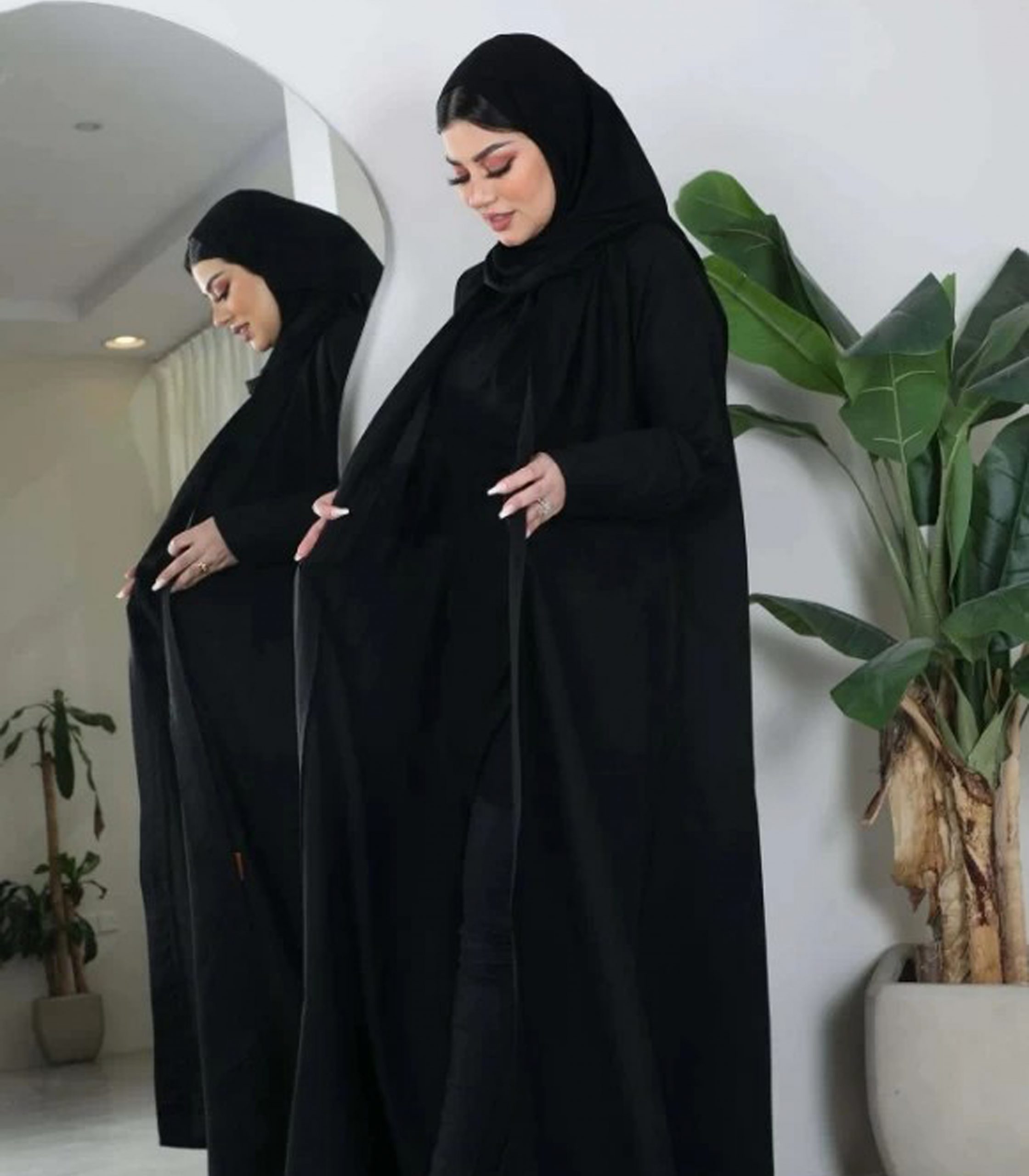 1 عباية كريب كلفة بخطوط مطرزه - الصورة 1