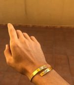 ⁦سواره بحفر ماسكين يد بعض⁩ - الصورة ⁦2⁩