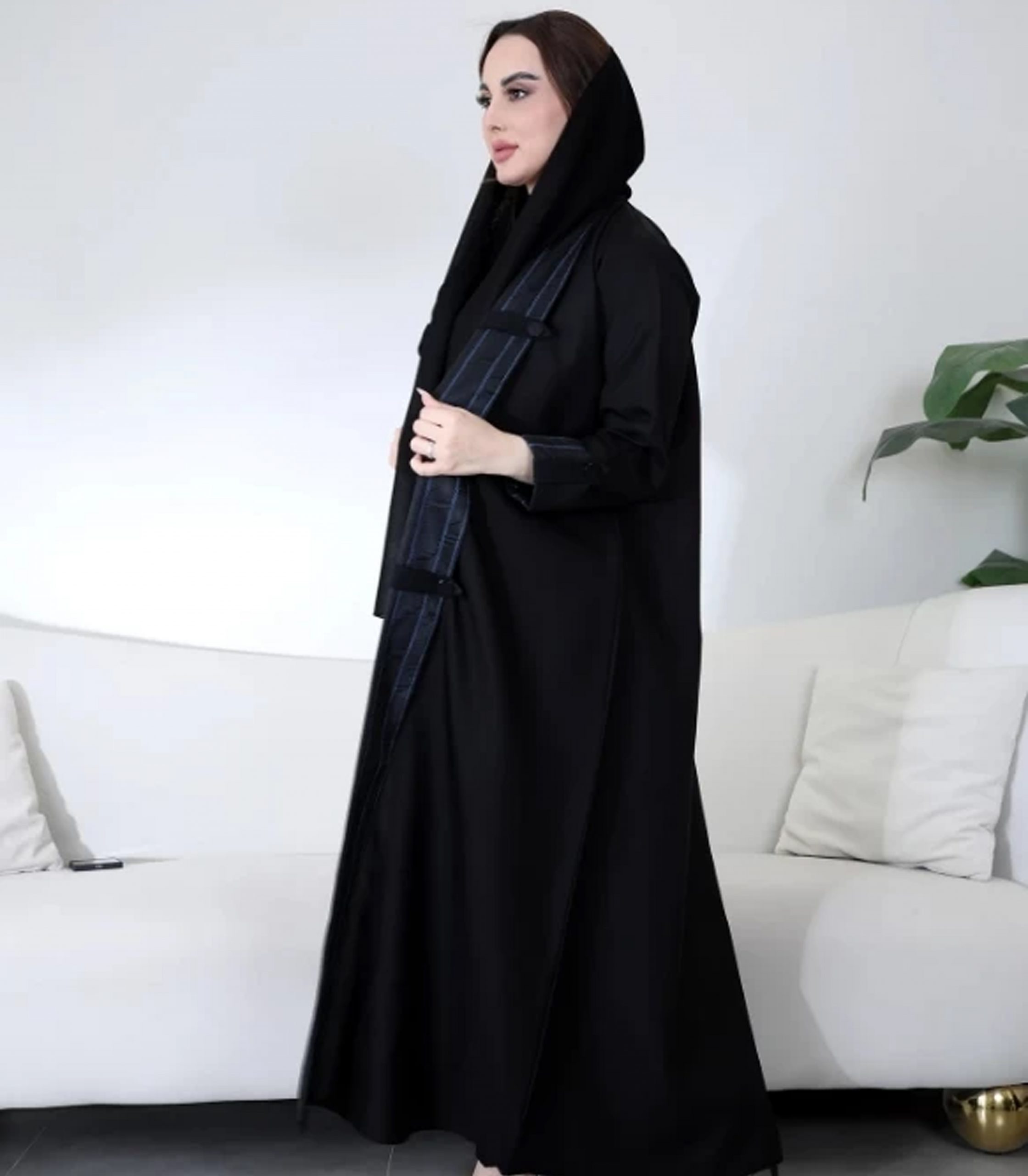 1 عباية حرائر كريب كتان مقلمة بخطوط زرقاء - الصورة 1