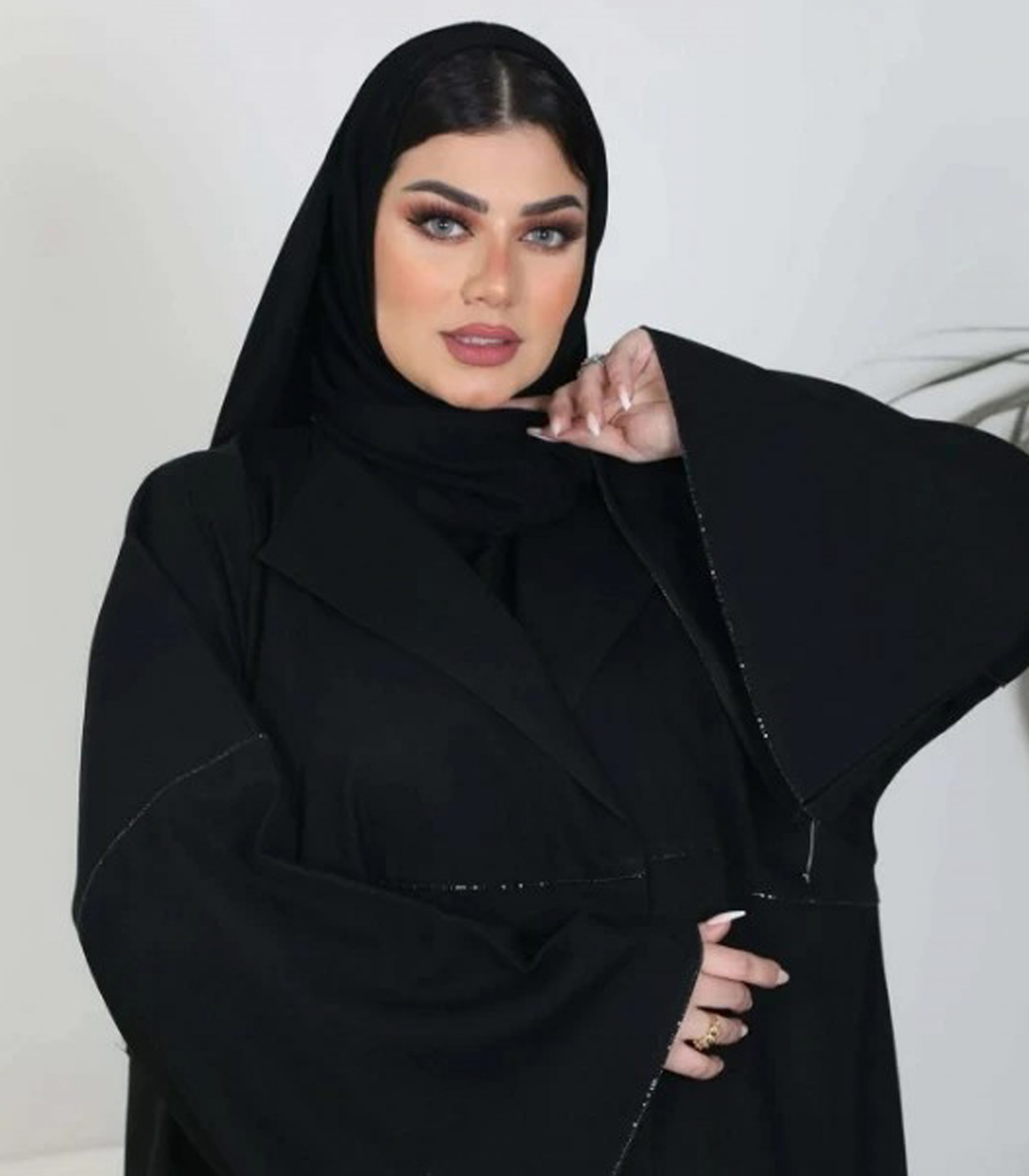 1 عباية كريب كتان بخطوط كرستال - الصورة 1