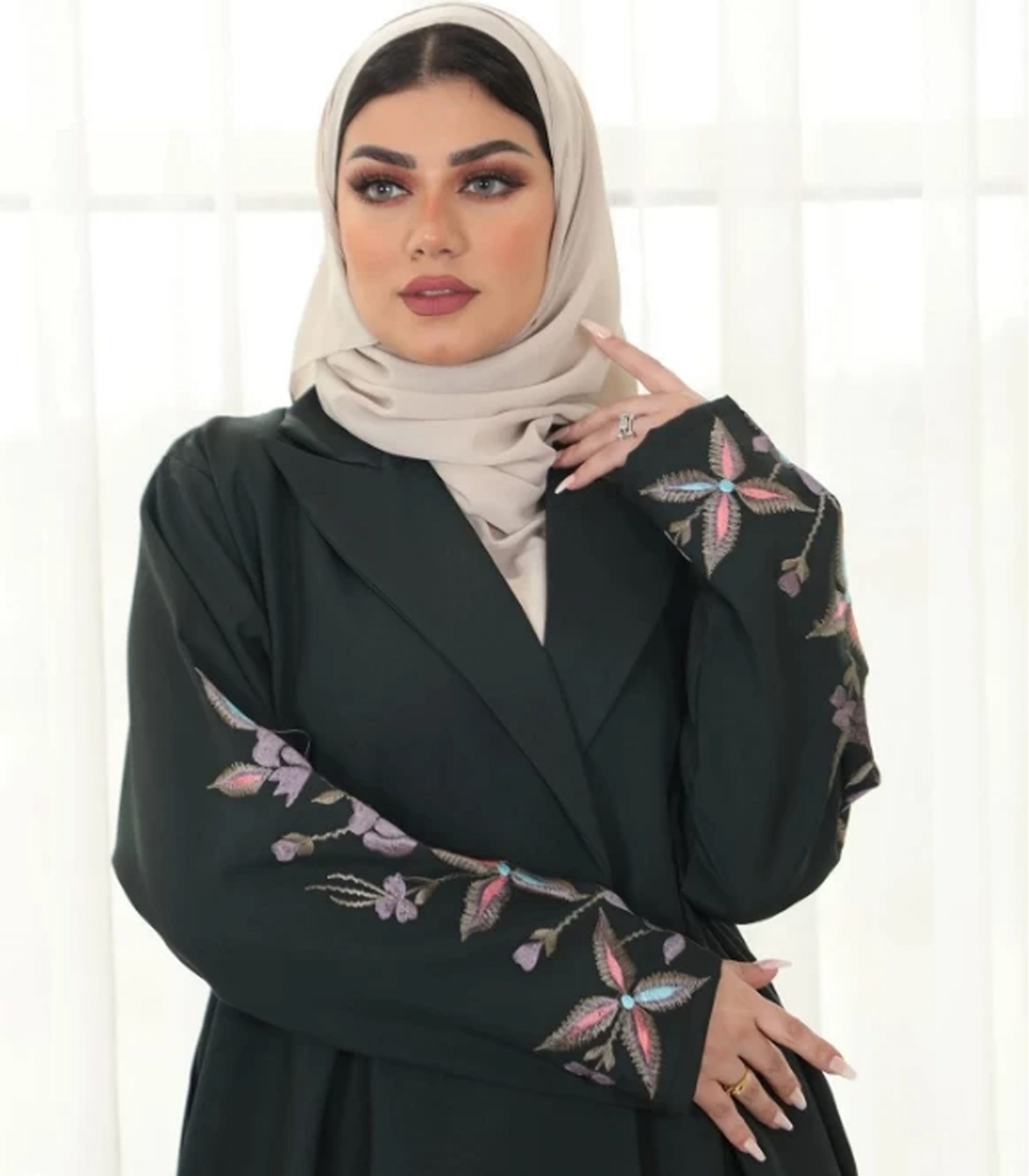 2 عباية كريب كتان كسرات في الخلف - الصورة 1
