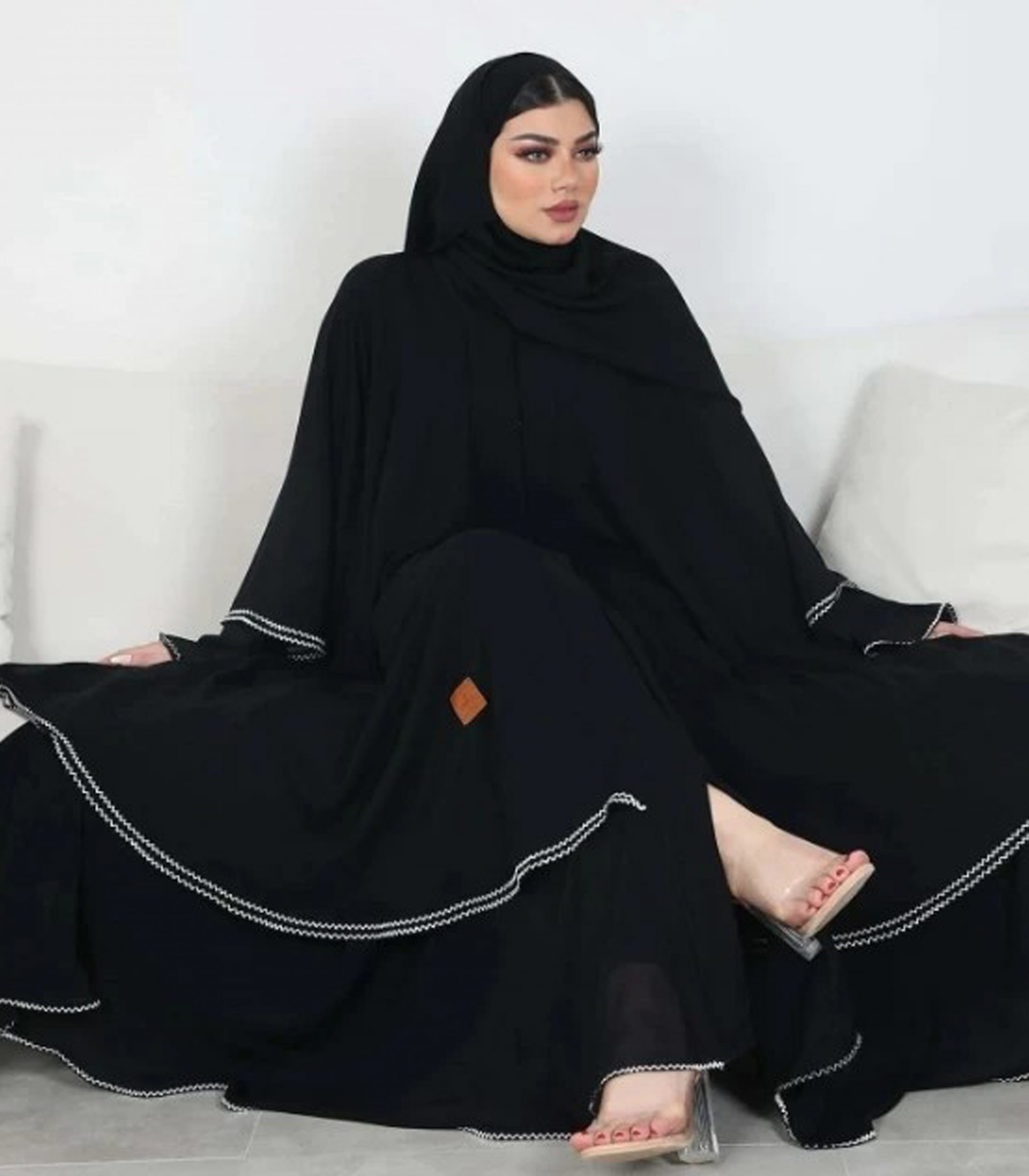 22 عباية كلوش مميزة بطبقات مطرزه - الصورة 1
